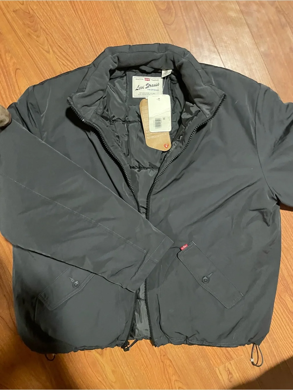 Levi’s Briggs Short Puffer Jacket- black men’s large NEW WITH TAGS